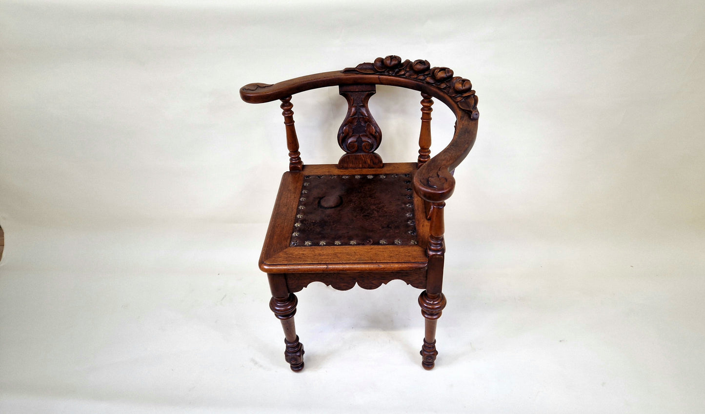 Antique Victorian Carved Walnut Italian Corner Chair - Roses Head Detail 1900s