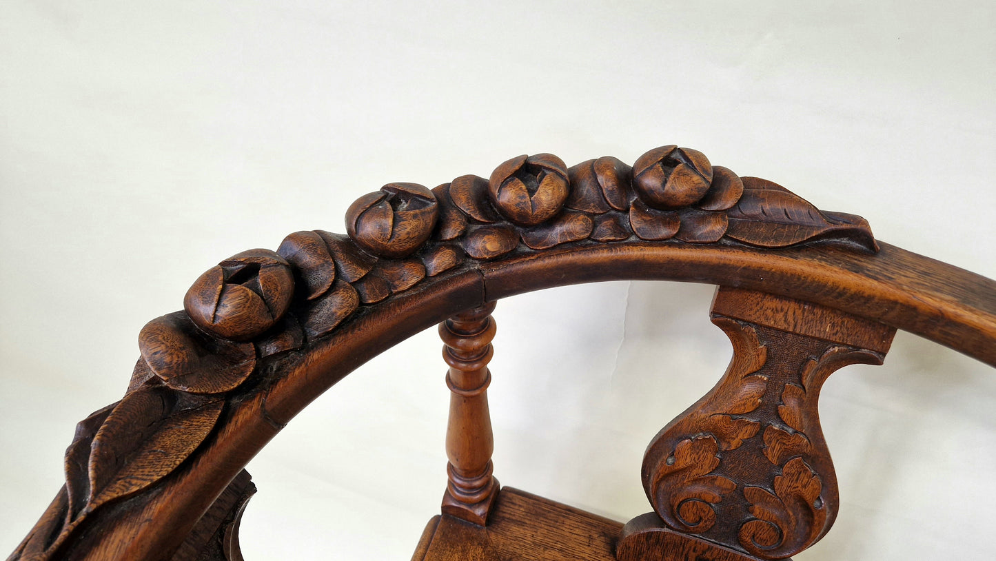 Antique Victorian Carved Walnut Italian Corner Chair - Roses Head Detail 1900s