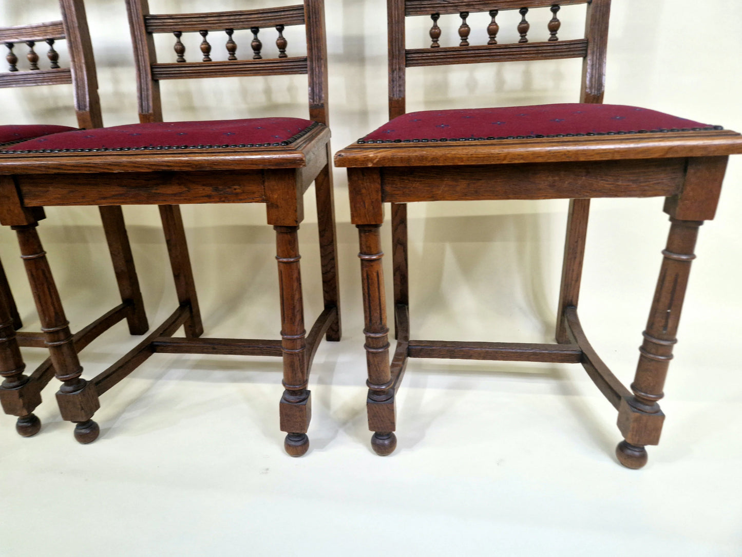 19th century French Renaissance Carved Dining chairs - set of 4 - Oak wood - castle chairs