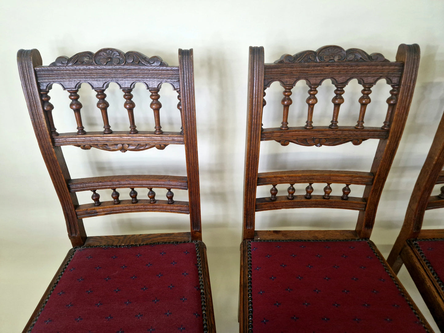 19th century French Renaissance Carved Dining chairs - set of 4 - Oak wood - castle chairs