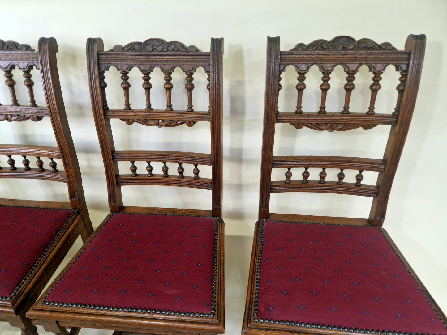 19th century French Renaissance Carved Dining chairs - set of 4 - Oak wood - castle chairs