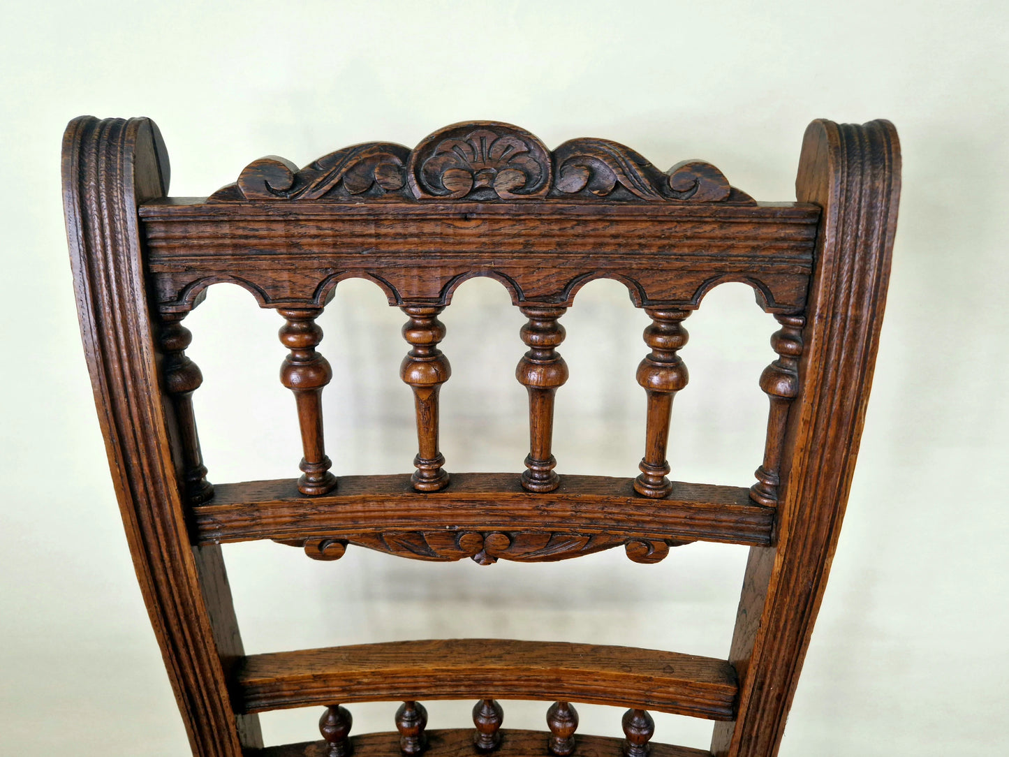 19th century French Renaissance Carved Dining chairs - set of 4 - Oak wood - castle chairs