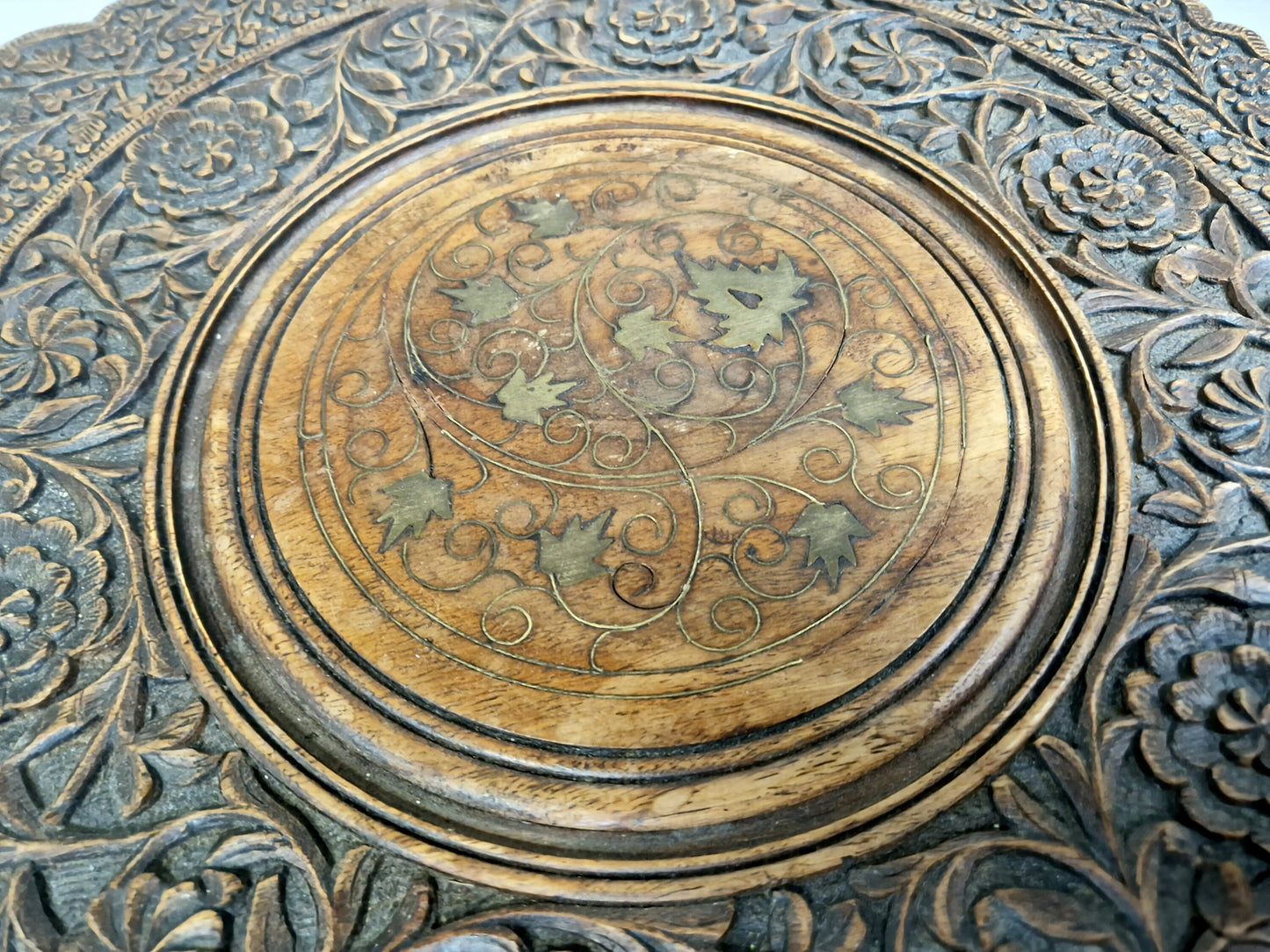 Vintage Indian handcarved plant table with beautifull copper flower.