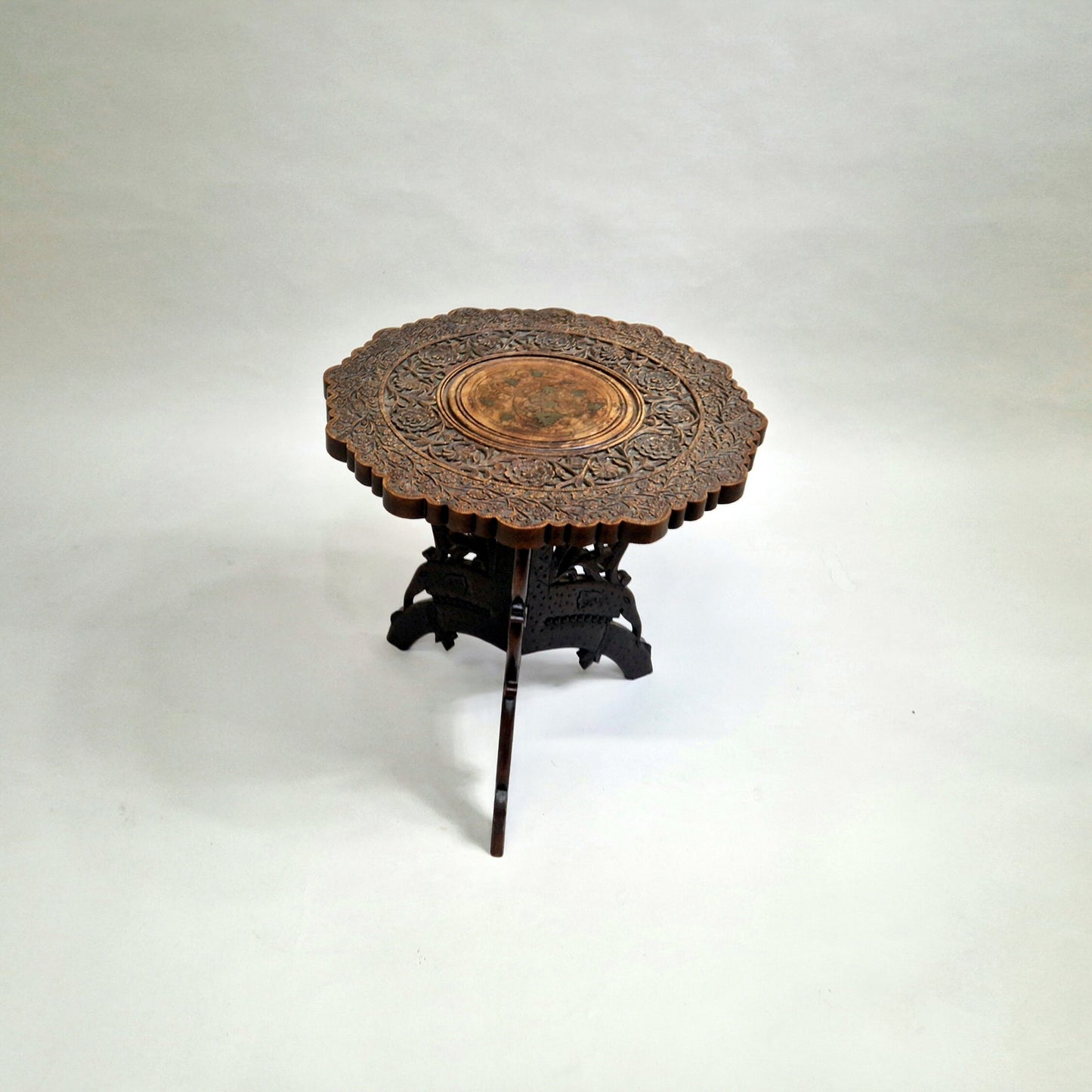 Vintage Indian handcarved plant table with beautifull copper flower.