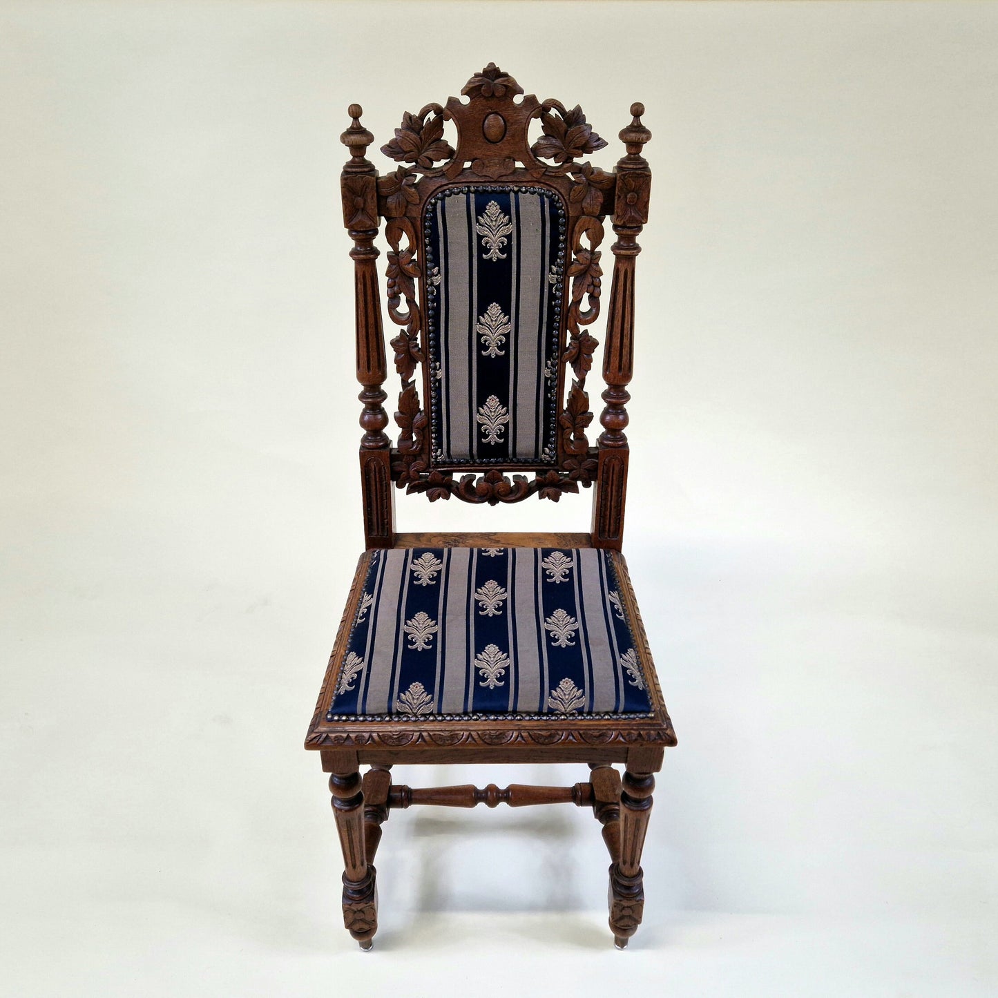 19th century French Renaissance Carved Dining chairs - set of 4 - Oak wood - castle chairs