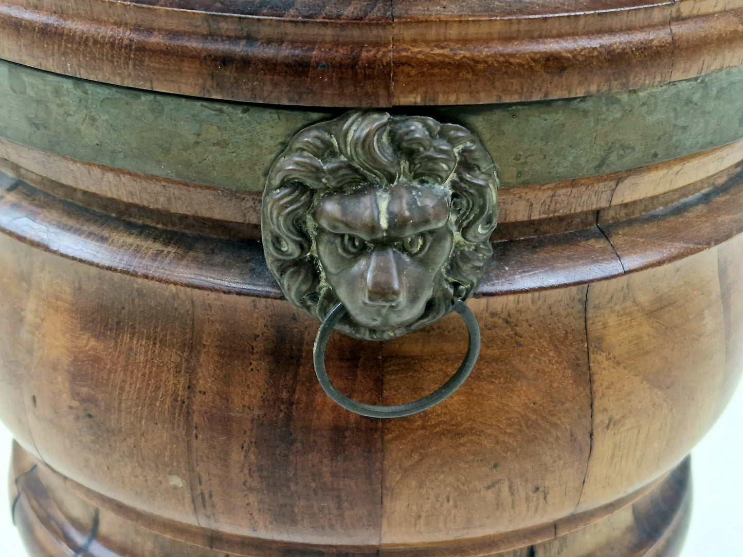 Beautiful antique english wooden and copper plant holder, decorated with lions heads from the early 20th century