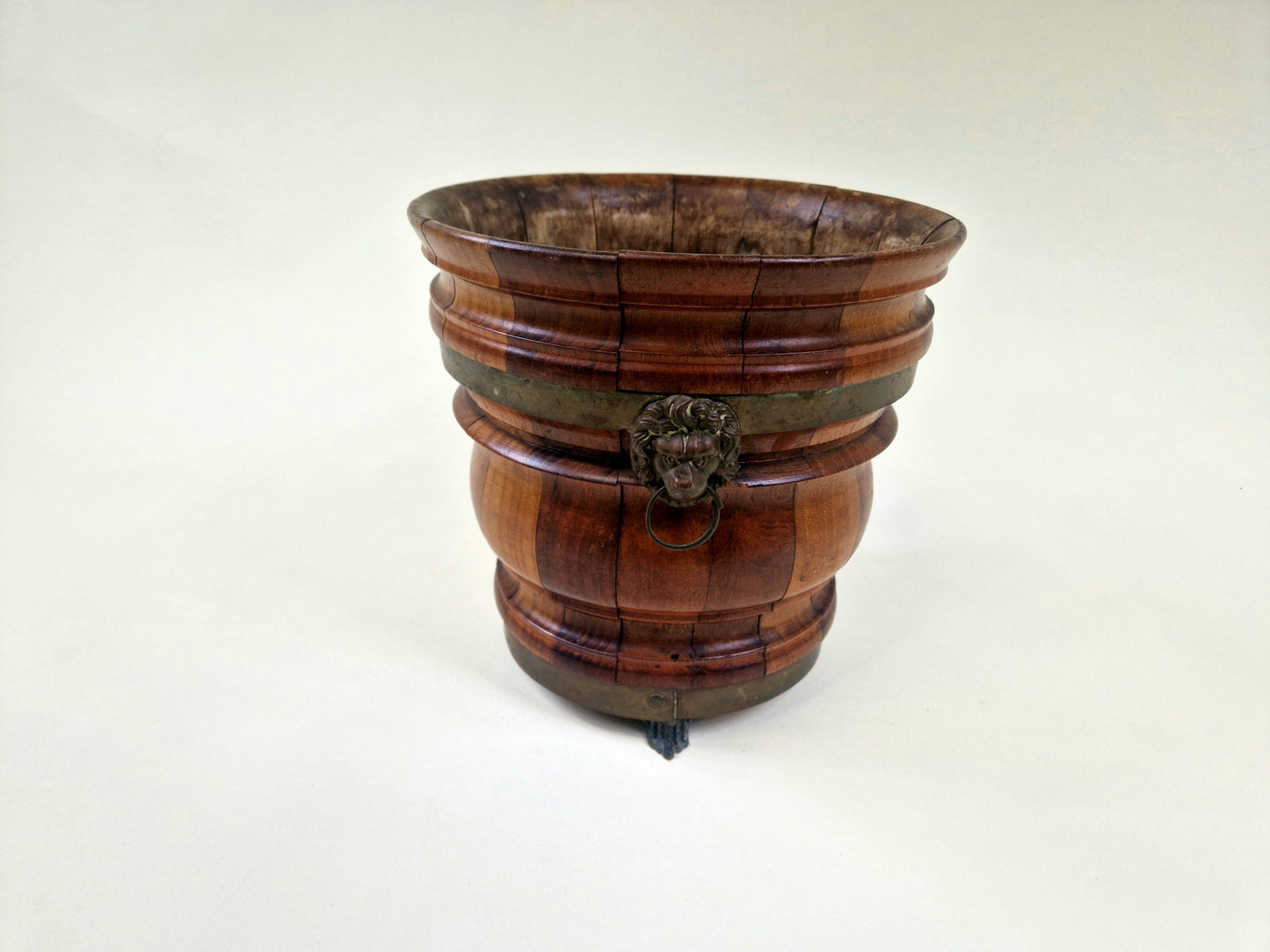 Beautiful antique english wooden and copper plant holder, decorated with lions heads from the early 20th century