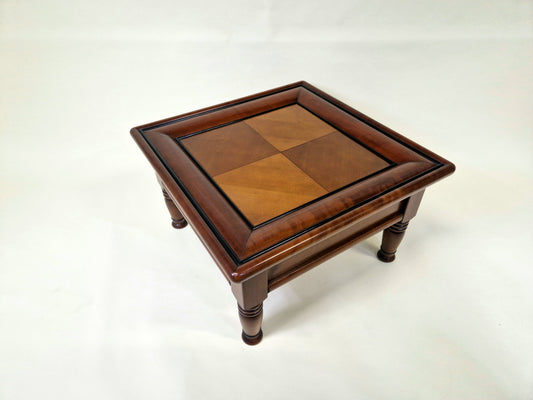 classic mahogany table with carrë inlay